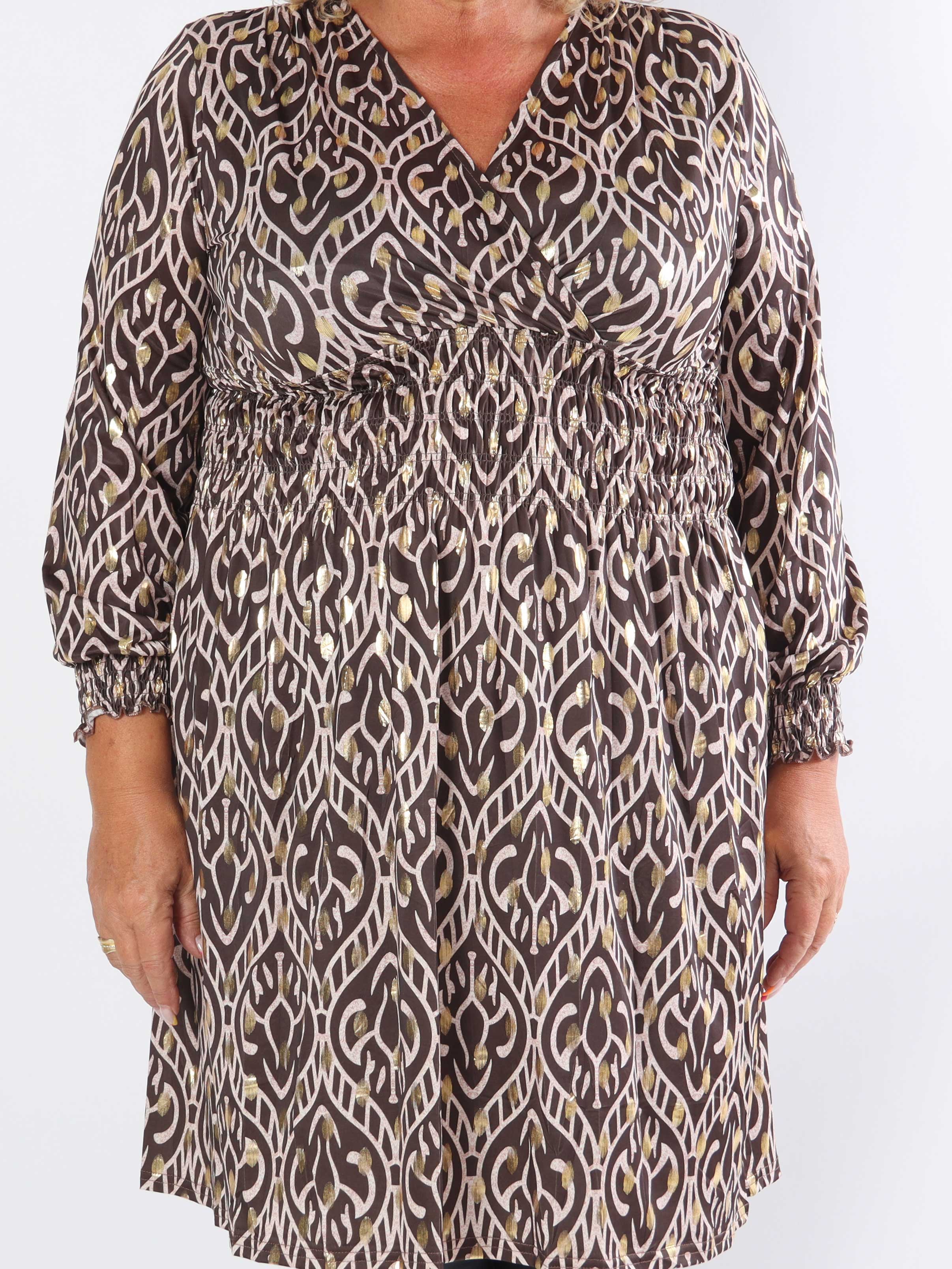 Pams Boho Short L/S - Mönstrad klänning med resår i skrynkelfritt tyg i plus size